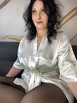 Snapshot of Katie-n chatting on 10, 9, 2025 Katie-n online show from 10, 9, 2025