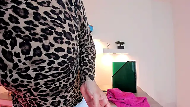 ada mclaine online show from 28, 9, 2025