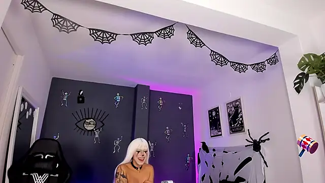 Snapshot of Raven_Witch_ chatting on 20, 10, 2025 Raven Witch online show from 20, 10, 2025