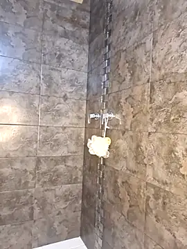 lauramcdowell1 online show from 21, 5, 2026
