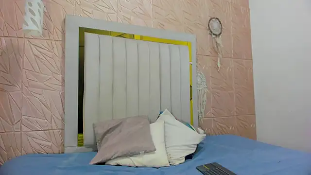 Snapshot of Ammy_Connor1 chatting on 11, 11, 2025 Ammy Connor1 online show from 11, 11, 2025