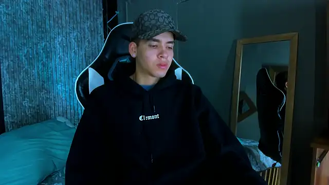 Mike 0233  online show from 12, 3, 2025