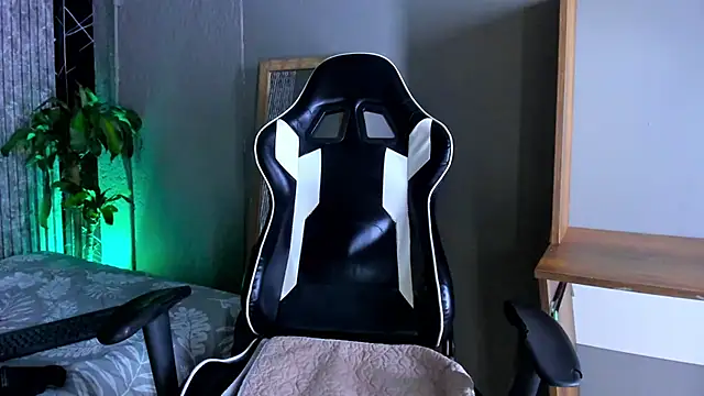 Mike 0233  online show from 19, 3, 2025