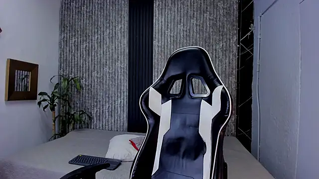 Mike 0233  online show from 3, 10, 2025