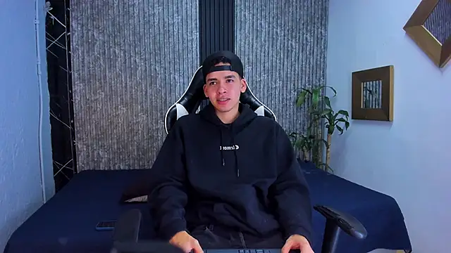 Mike 0233  online show from 4, 10, 2025