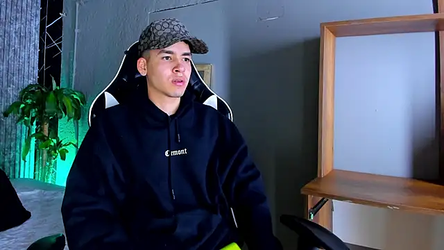 Mike 0233  online show from 18, 3, 2025