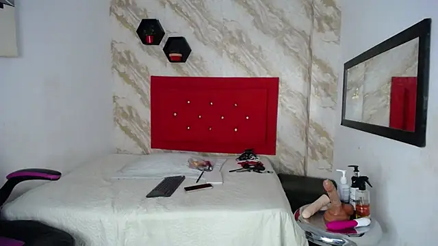 Snapshot of issa__love chatting on 15, 11, 2025 issa love online show from 15, 11, 2025