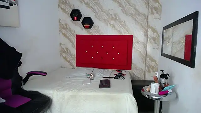 Snapshot of issa__love chatting on 28, 11, 2025 issa love online show from 28, 11, 2025