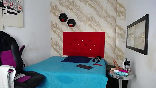 Snapshot of issa__love chatting on 20, 12, 2025 issa love online show from 20, 12, 2025