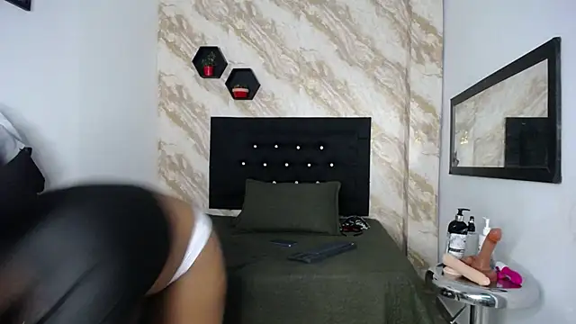 issa  love online show from 4, 6, 2026