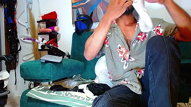 Snapshot of the_dog_lian chatting on 13, 11, 2025 the dog lian online show from 13, 11, 2025