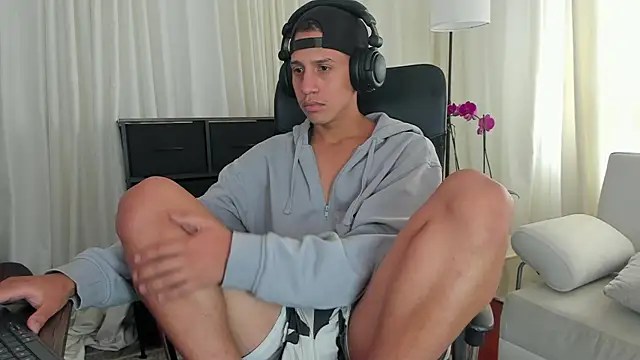 Snapshot of matt_benji chatting on 20, 10, 2025 matt benji online show from 20, 10, 2025