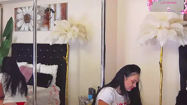 Estheraa online show from 25, 10, 2025