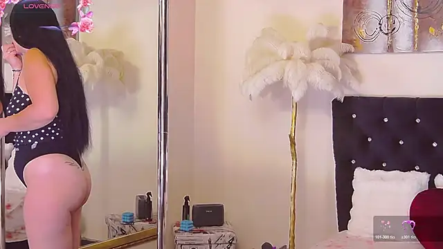 Estheraa online show from 6, 11, 2025