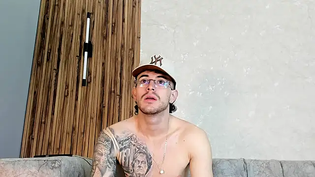 Snapshot of CodyWalkerR chatting on 4, 6, 2026 CodyWalkerR online show from 4, 6, 2026
