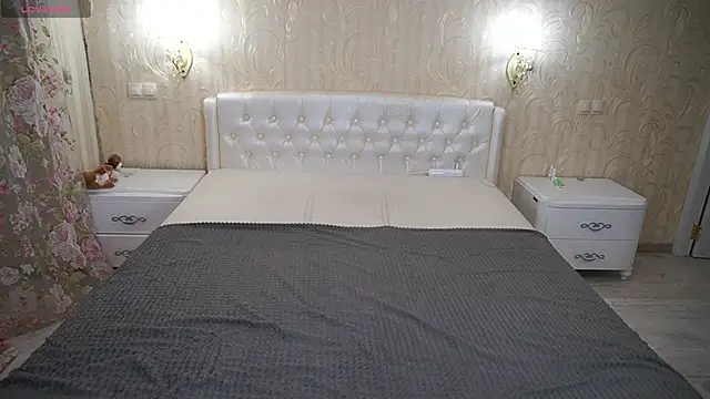 Snapshot of LunaaMayy chatting on 27, 10, 2025 LunaaMayy online show from 27, 10, 2025