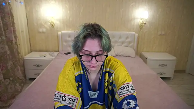 LunaaMayy online show from 4, 2, 2026