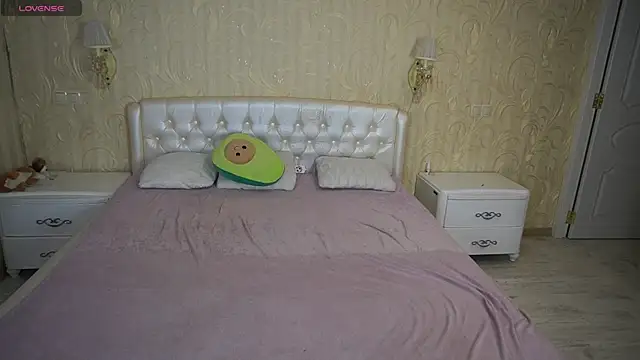 Snapshot of LunaaMayy chatting on 19, 11, 2025 LunaaMayy online show from 19, 11, 2025