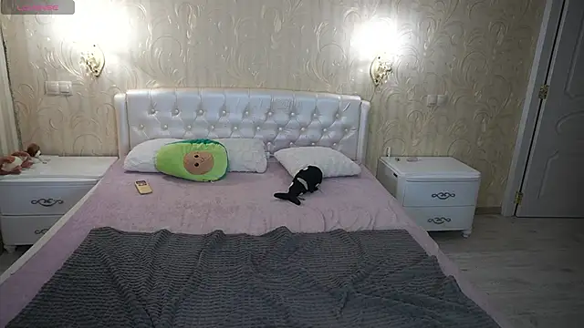 Snapshot of LunaaMayy chatting on 20, 11, 2025 LunaaMayy online show from 20, 11, 2025