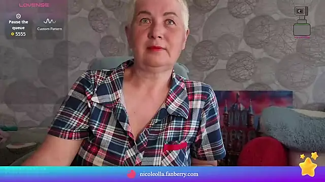 NicoleOlla online show from 5, 5, 2026