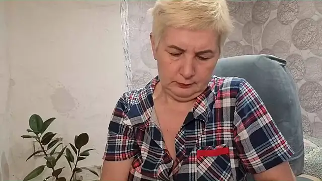 Snapshot of NicoleOlla chatting on 5, 11, 2025 NicoleOlla online show from 5, 11, 2025