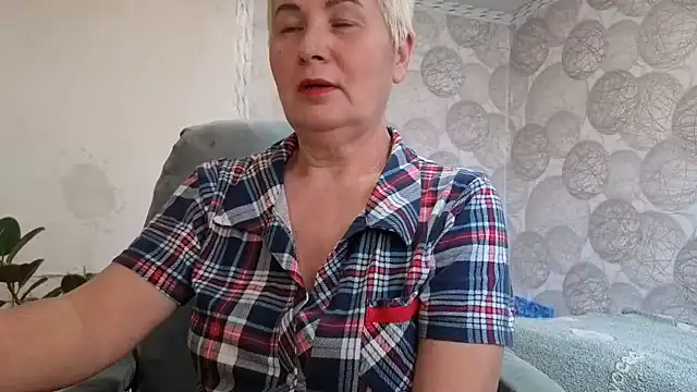 Snapshot of NicoleOlla chatting on 10, 11, 2025 NicoleOlla online show from 10, 11, 2025