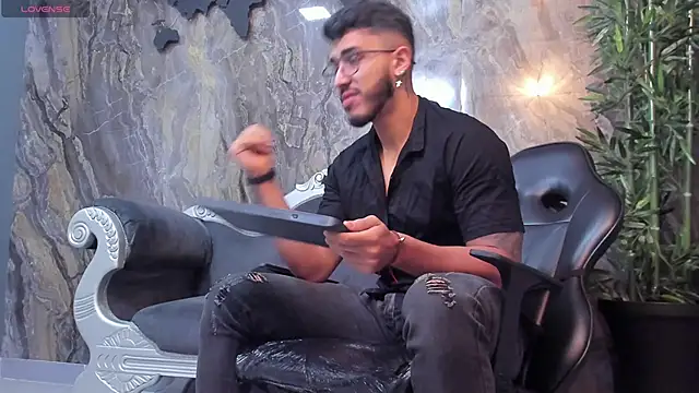 Liam Kleiin online show from 8, 3, 2025