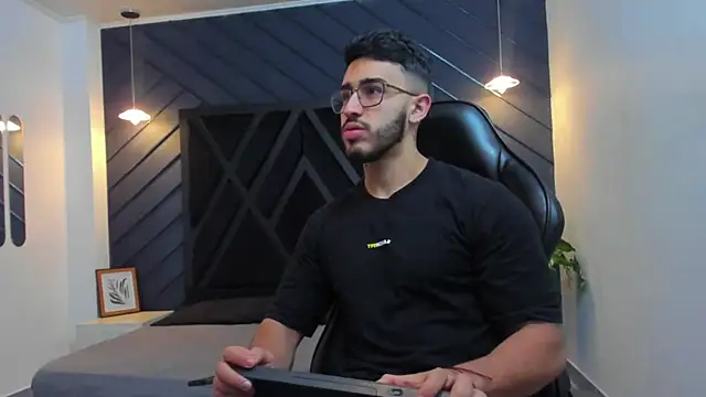 Liam Kleiin online show from 17, 10, 2025