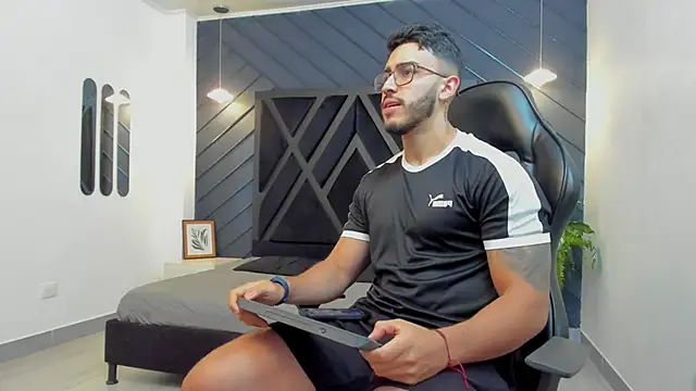 Liam Kleiin online show from 25, 10, 2025