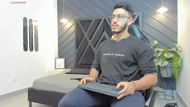 Liam Kleiin online show from 1, 10, 2025