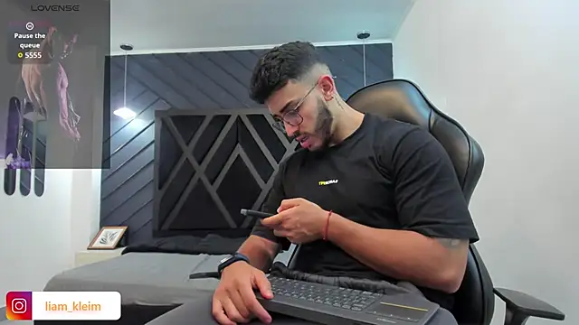 Liam Kleiin online show from 10, 11, 2025
