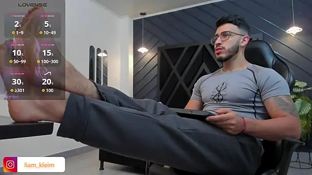 Liam Kleiin online show from 24, 10, 2025