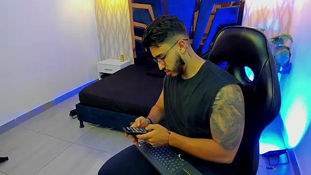 Liam Kleiin online show from 19, 12, 2025