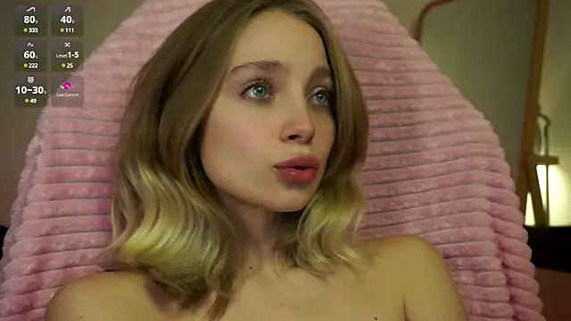 Snapshot of _LISA_BABYMETAL_ chatting on 13, 12, 2024 LISA BABYMETAL online show from 13, 12, 2024