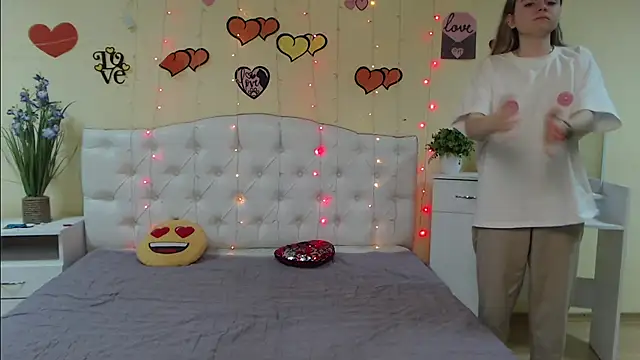 TinaRedly online show from 9, 3, 2025