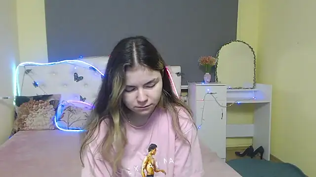 Snapshot of TinaRedly chatting on 23, 4, 2026 TinaRedly online show from 23, 4, 2026