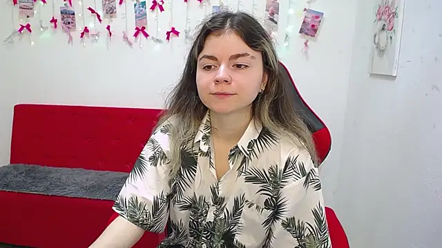 Snapshot of TinaRedly chatting on 19, 5, 2026 TinaRedly online show from 19, 5, 2026