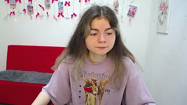 Snapshot of TinaRedly chatting on 18, 5, 2026 TinaRedly online show from 18, 5, 2026