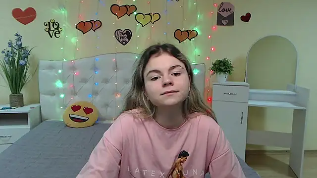 TinaRedly online show from 5, 3, 2025