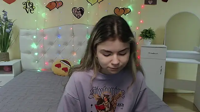 TinaRedly online show from 4, 3, 2025