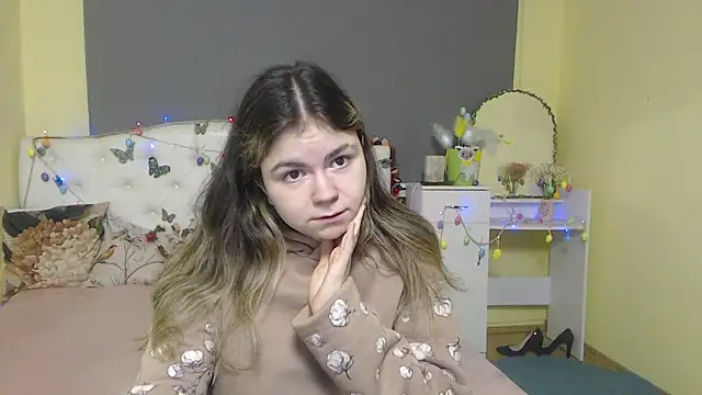 TinaRedly online show from 10, 4, 2026