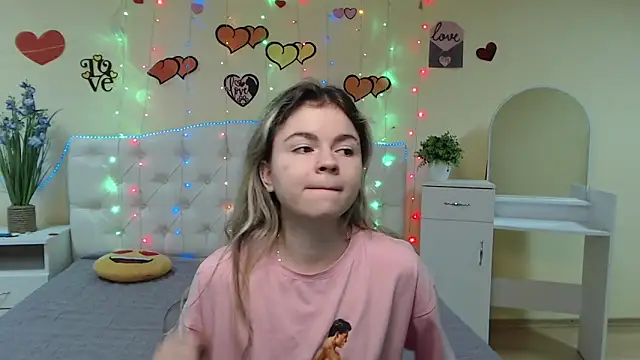 TinaRedly online show from 8, 3, 2025