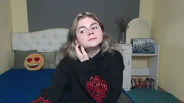 TinaRedly online show from 10, 11, 2025