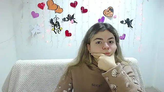 TinaRedly online show from 28, 2, 2025