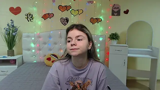 TinaRedly online show from 4, 3, 2025