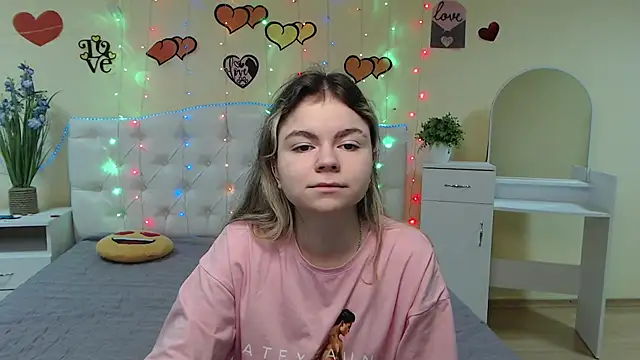 TinaRedly online show from 8, 3, 2025