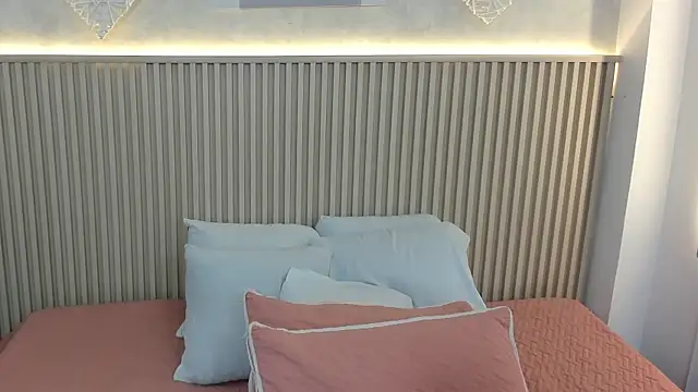 Snapshot of charlottebrowns_ chatting on 18, 12, 2025 charlottebrowns online show from 18, 12, 2025