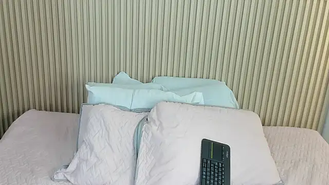 Snapshot of charlottebrowns_ chatting on 19, 12, 2025 charlottebrowns online show from 19, 12, 2025