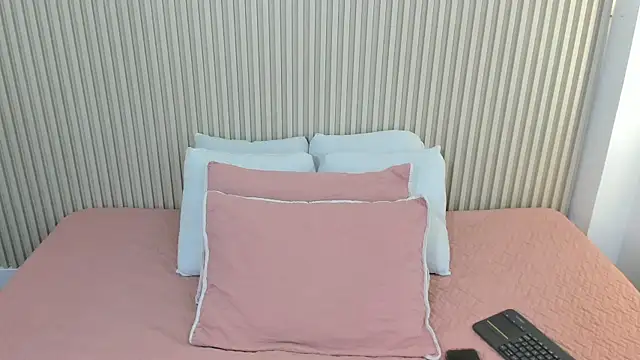 charlottebrowns  online show from 7, 6, 2026