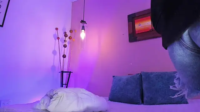 ArianaBaker online show from 7, 3, 2025